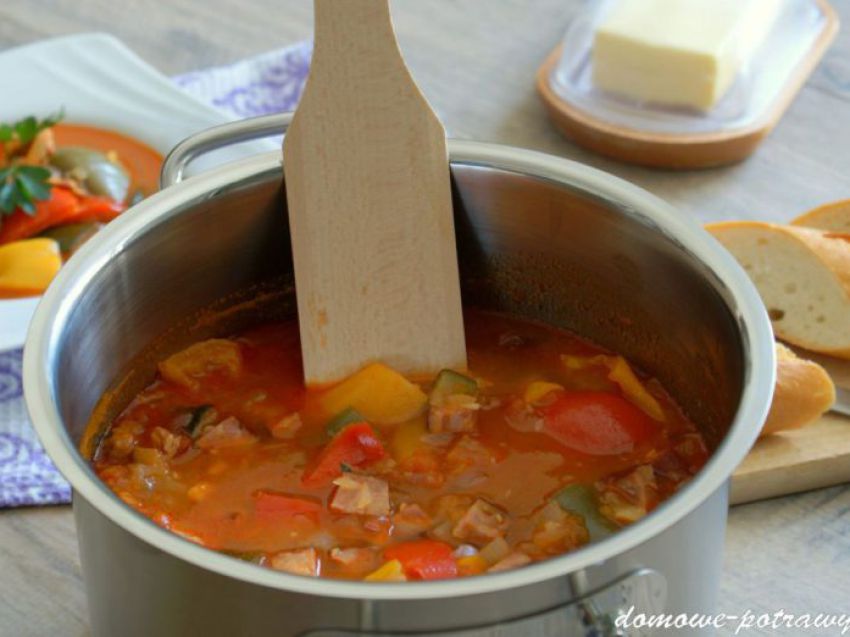 Leczo z kiełbasą Leczo z kiełbasą