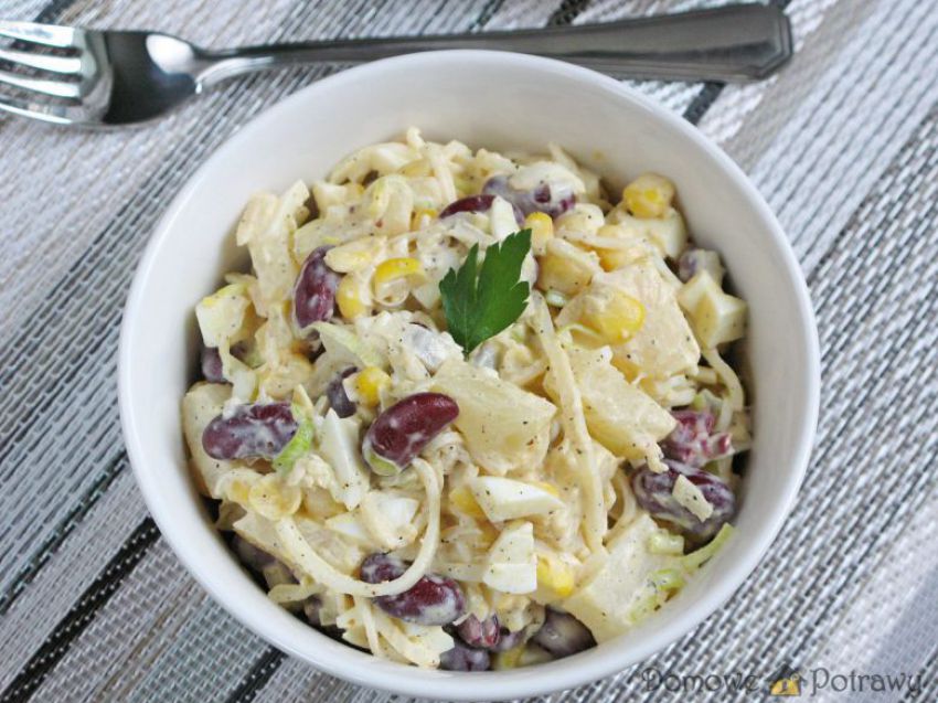 Sałatka z ananasem i czerwoną fasolą Sałatka z ananasem i czerwoną fasolą