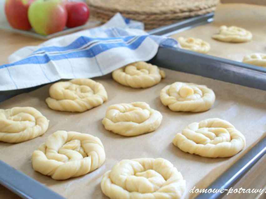 Drożdżówki z lukrem Drożdżówki z lukrem