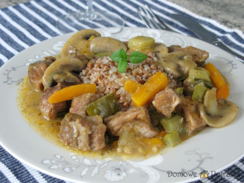 Gulasz wieprzowy z warzywami Gulasz wieprzowy z warzywami