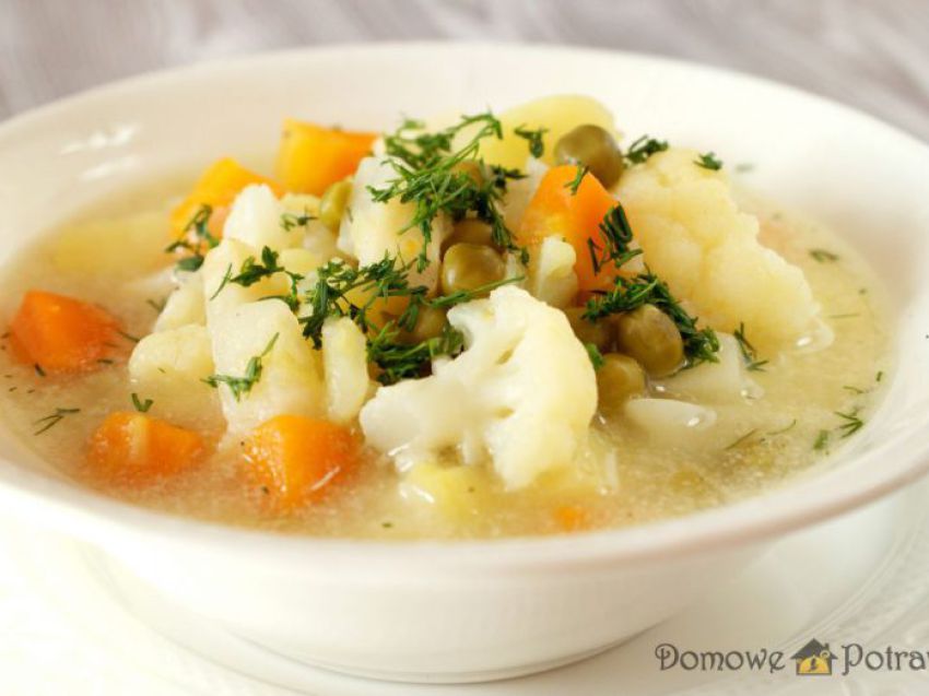 Zupa kalafiorowa z ziemniakami i groszkiem Zupa kalafiorowa z ziemniakami i groszkiem
