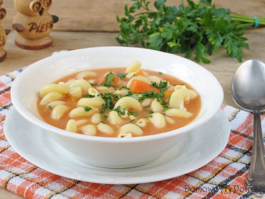 Zupa pomidorowa z makaronem Zupa pomidorowa z makaronem
