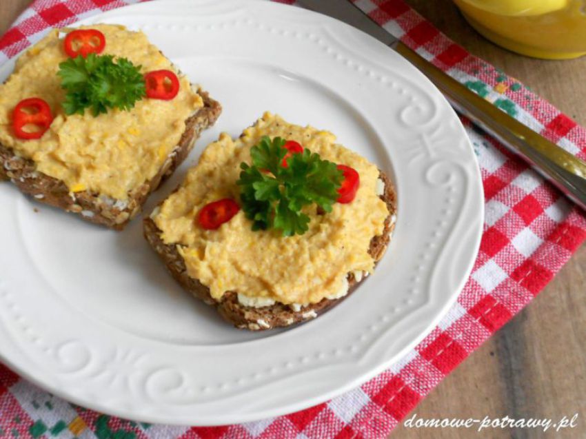 Pasta kukurydziana z jajkami na kanapki Pasta kukurydziana z jajkami na kanapki