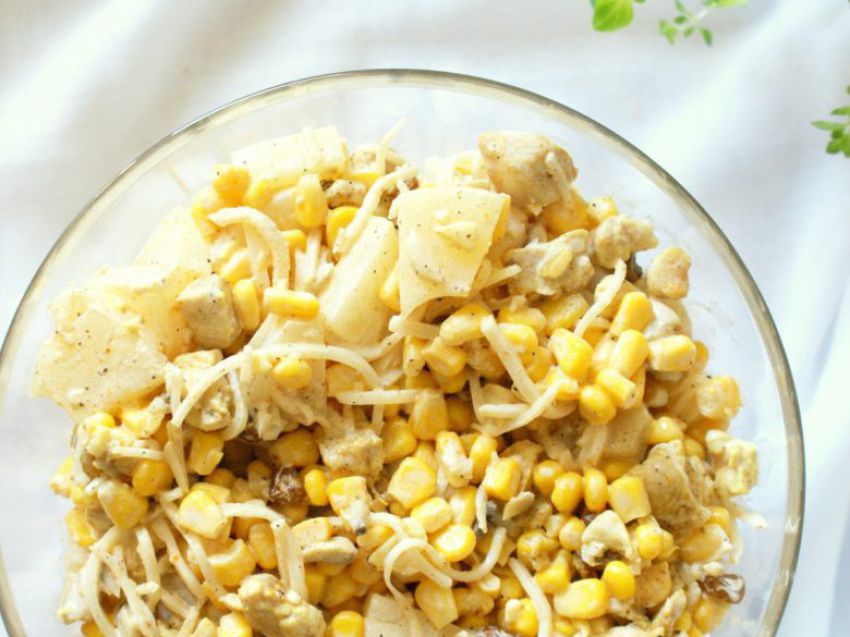 Sałatka z kurczakiem i ananasem Sałatka z kurczakiem i ananasem