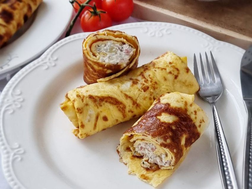 Naleśniki keto z serem białym i boczkiem Naleśniki keto z serem białym i boczkiem