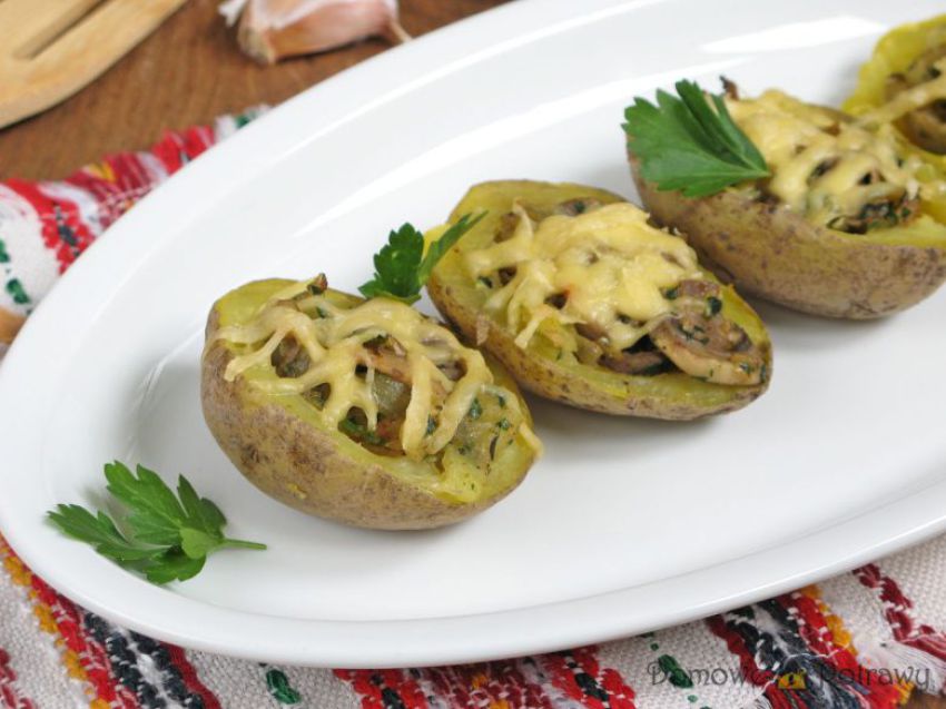 Ziemniaki faszerowane pieczarkami i serem Ziemniaki faszerowane pieczarkami i serem