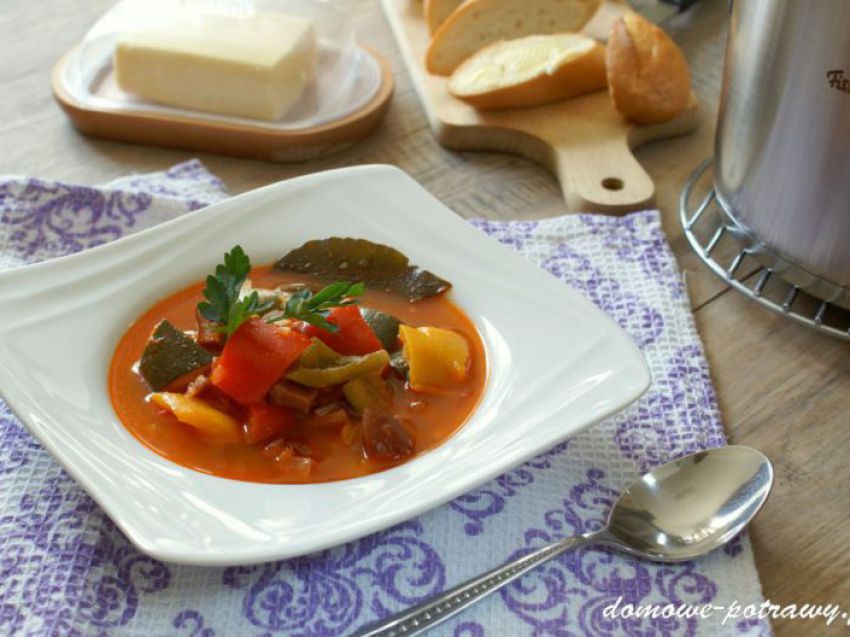 Leczo z kiełbasą Leczo z kiełbasą