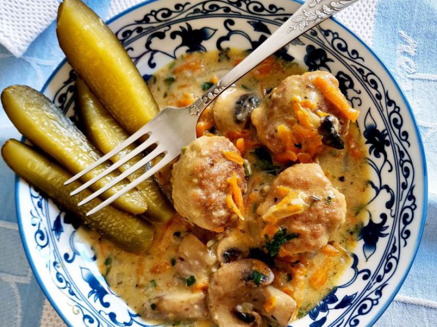 Pulpeciki duszone z pieczarkami i marchewką Pulpeciki duszone z pieczarkami i marchewką