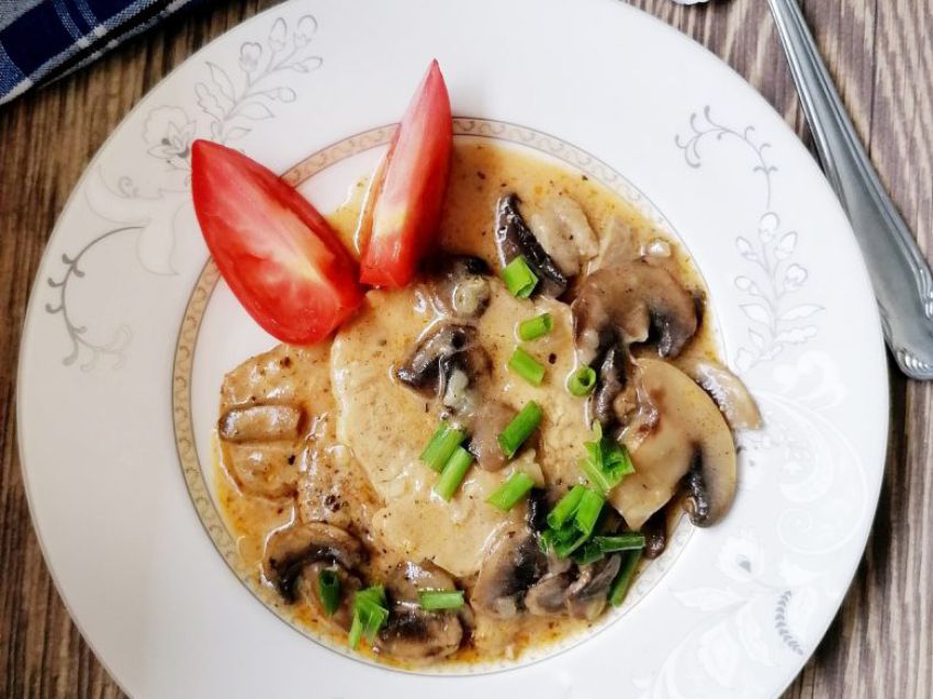 Schab duszony z pieczarkami Schab duszony z pieczarkami