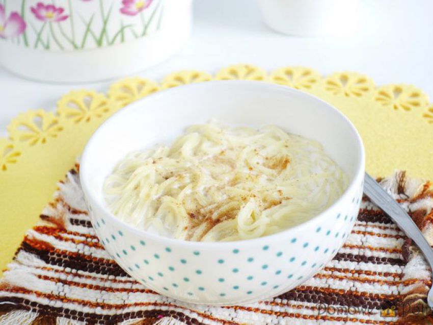 Zupa mleczna z makaronem Zupa mleczna z makaronem