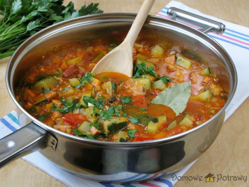 Leczo z cukinią i kiełbasą Leczo z cukinią i kiełbasą