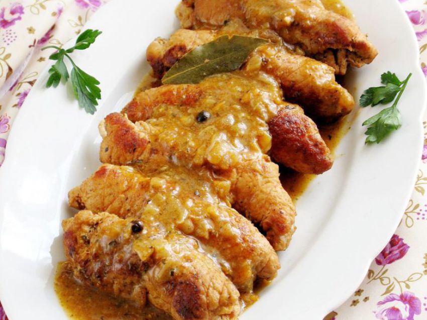 Roladki w sosie pieczeniowym Roladki w sosie pieczeniowym