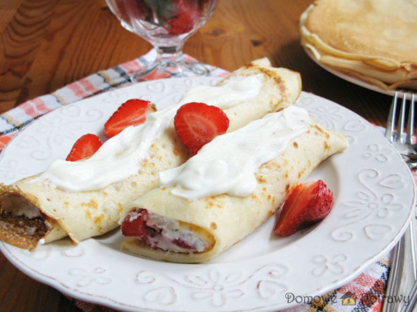 Naleśniki z serem i truskawkami Naleśniki z serem i truskawkami