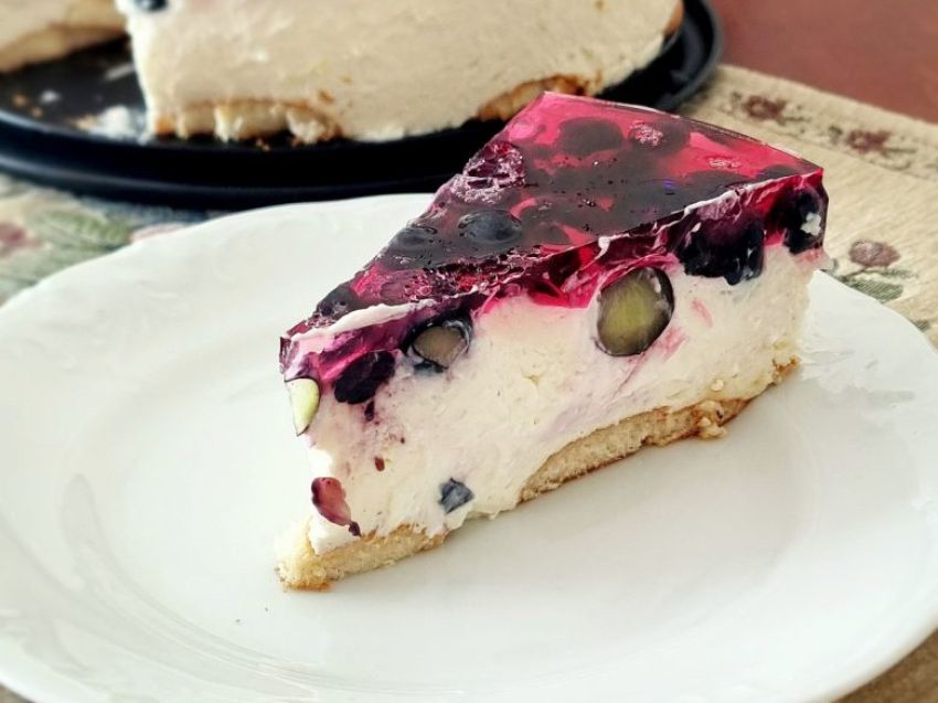 Sernik na zimno z borówkami na serkach waniliowych Sernik na zimno z borówkami na serkach waniliowych