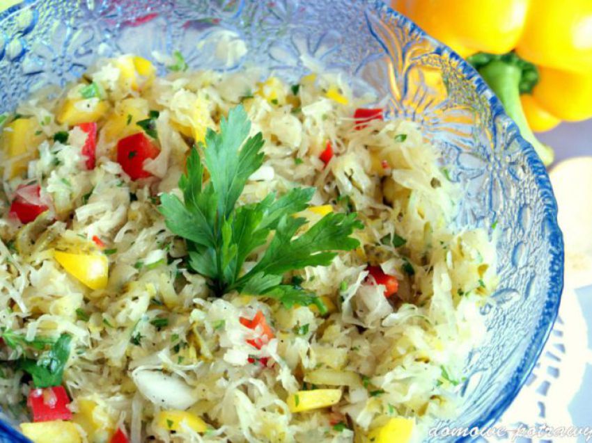 Surówka z kiszonej kapusty z papryką Surówka z kiszonej kapusty z papryką