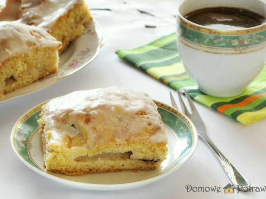 Szarlotka z połówkami jabłek Szarlotka z połówkami jabłek