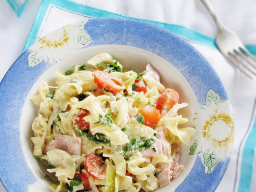 Makaron z szynką i serem Makaron z szynką i serem