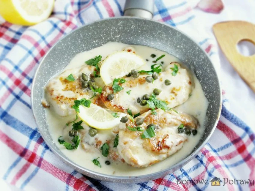 Kurczak piccata - z kaparami w sosie śmietanowym Kurczak piccata - z kaparami w sosie śmietanowym