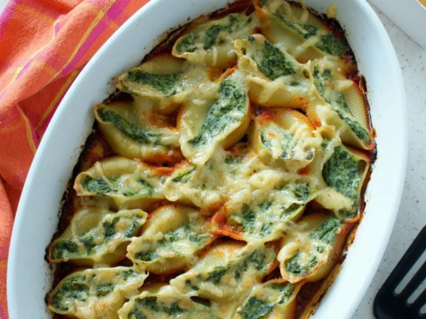 Muszle makaronowe ze szpinakiem i ricottą Muszle makaronowe ze szpinakiem i ricottą