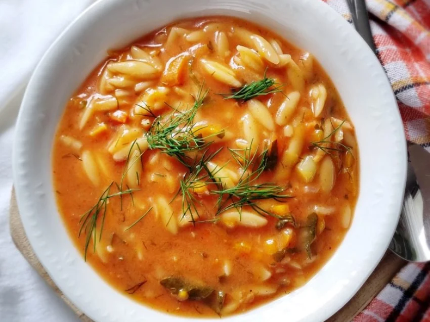 Zupa pomidorowa z makaronem orzo Zupa pomidorowa z makaronem orzo