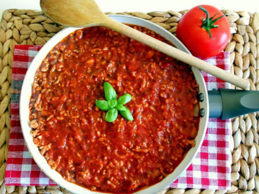 Sos mięsno-pomidorowy do makaronu Sos mięsno-pomidorowy do makaronu