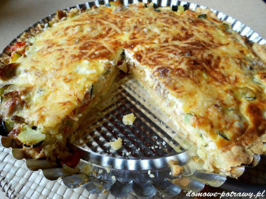 Tarta z tuńczykiem i cukinią Tarta z tuńczykiem i cukinią