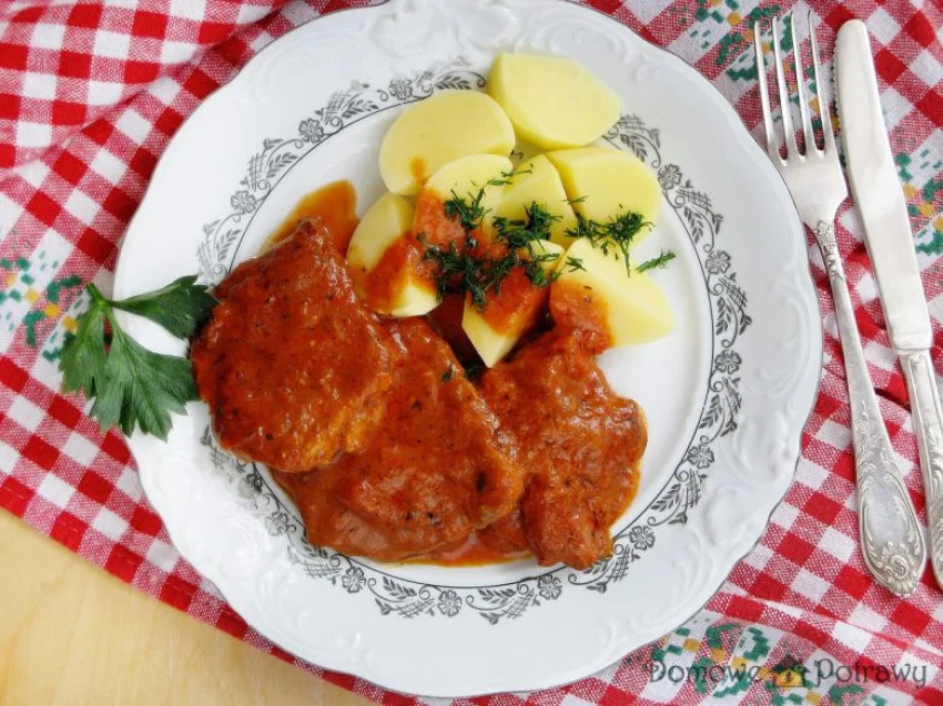 Szynka w sosie pomidorowym Szynka w sosie pomidorowym
