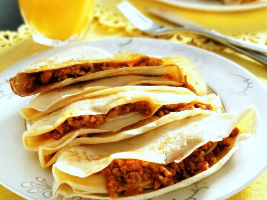 Naleśniki z mięsem mielonym Naleśniki z mięsem mielonym