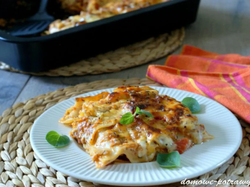 Lasagne (lazania) z mięsem mielonym Lasagne (lazania) z mięsem mielonym