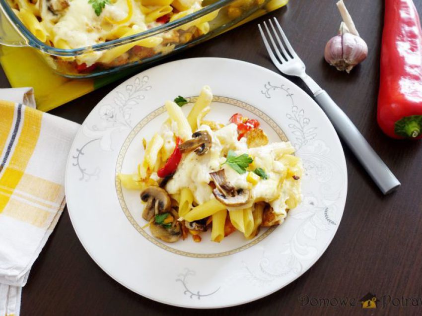 Zapiekanka makaronowa z kurczakiem Zapiekanka makaronowa z kurczakiem