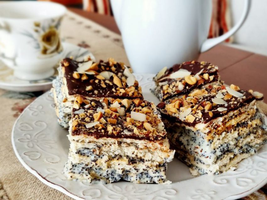 Ciasto budyniowe z makiem na herbatnikach Ciasto budyniowe z makiem na herbatnikach