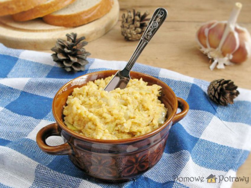 Pasta z kaszy jaglanej z jabłkiem i cebulą Pasta z kaszy jaglanej z jabłkiem i cebulą