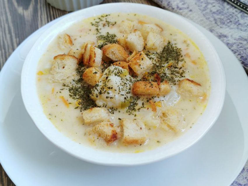Zupa kalafiorowa z grzankami Zupa kalafiorowa z grzankami