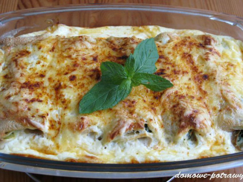 Naleśniki zapiekane ze szpinakiem i fetą Naleśniki zapiekane ze szpinakiem i fetą