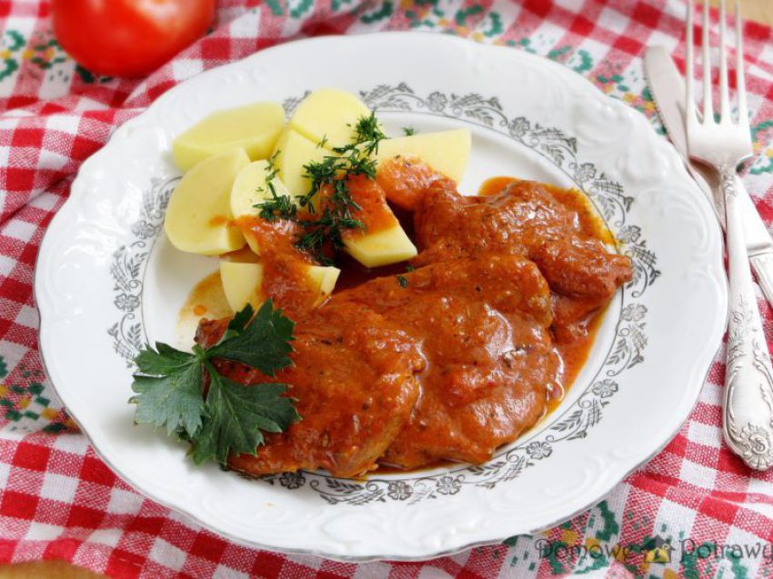 Szynka w sosie pomidorowym Szynka w sosie pomidorowym