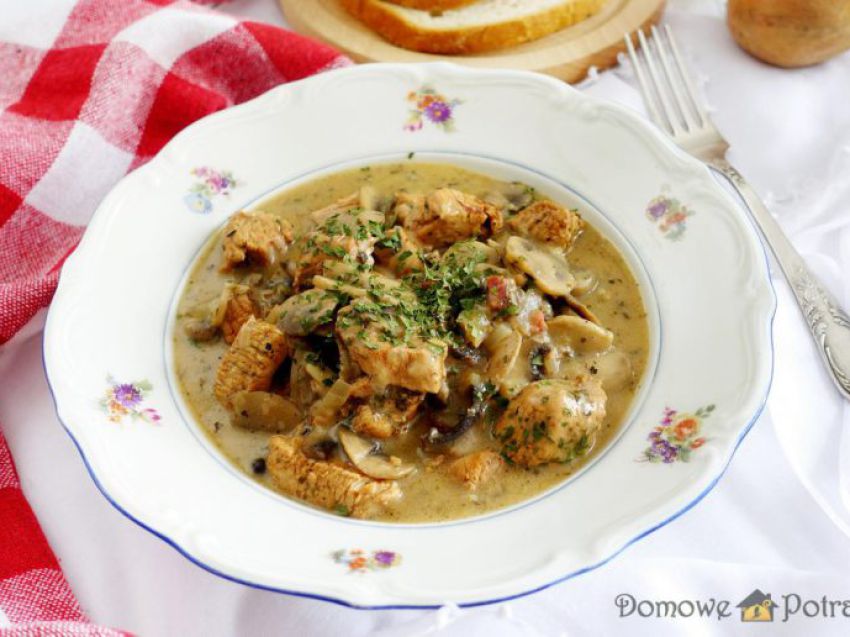 Gulasz z indyka w sosie pieczarkowym Gulasz z indyka w sosie pieczarkowym