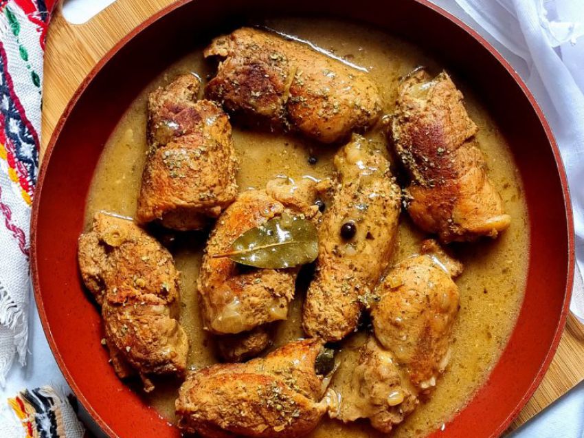 Roladki z szynki wieprzowej z suszonymi pomidorami i boczkiem Roladki z szynki wieprzowej z suszonymi pomidorami i boczkiem