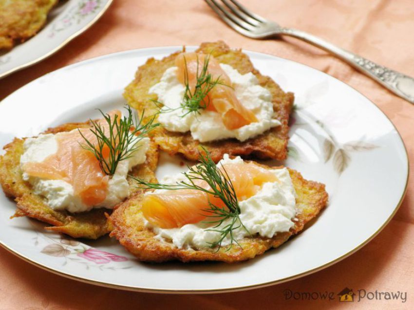 Placki ziemniaczane z serkiem i łososiem Placki ziemniaczane z serkiem i łososiem