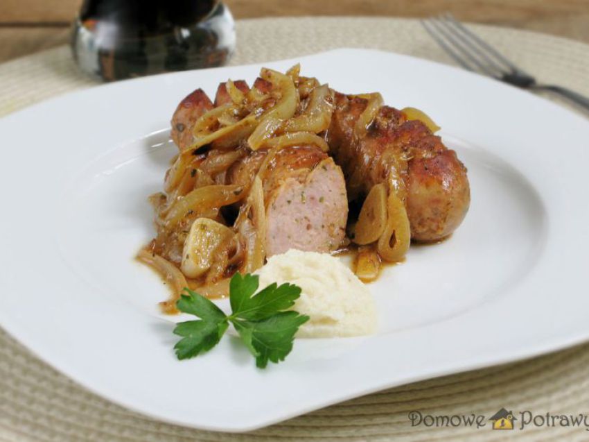 Biała kiełbasa pieczona w piwie Biała kiełbasa pieczona w piwie