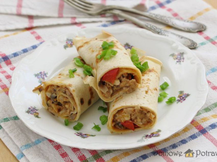 Naleśniki z mięsem mielonym i pieczarkami Naleśniki z mięsem mielonym i pieczarkami