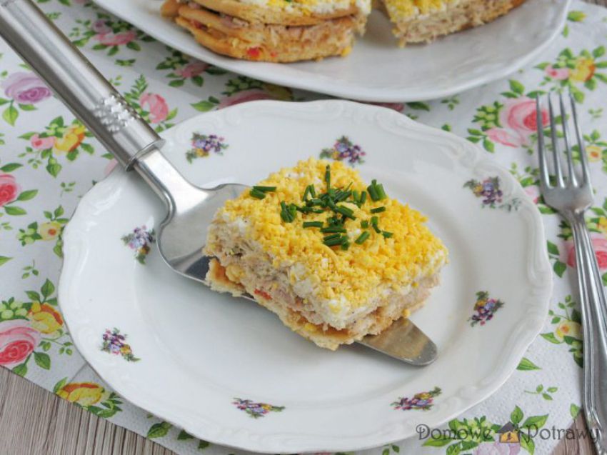 Sałatka na krakersach z tuńczykiem Sałatka na krakersach z tuńczykiem