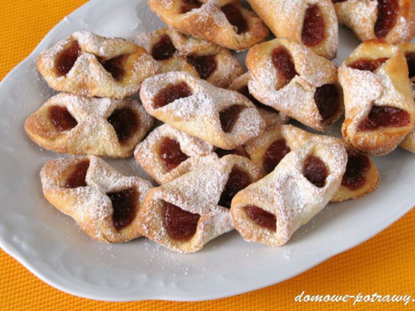 Drożdżowe ciasteczka z różą Drożdżowe ciasteczka z różą