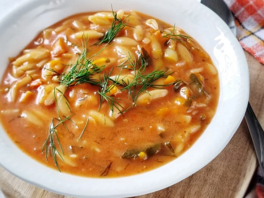 Zupa pomidorowa z makaronem orzo Zupa pomidorowa z makaronem orzo