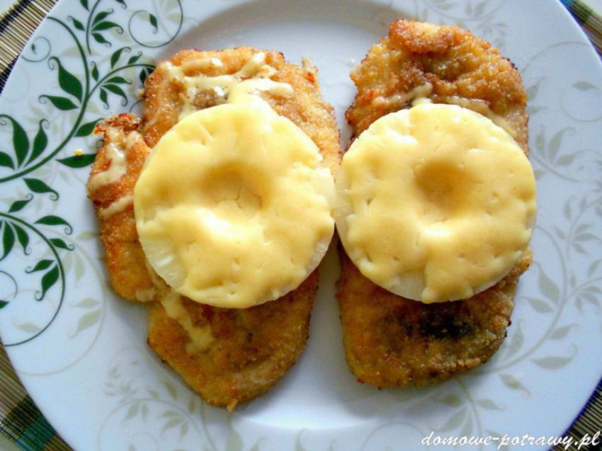 Pierś z kurczaka z serem i ananasem Pierś z kurczaka z serem i ananasem