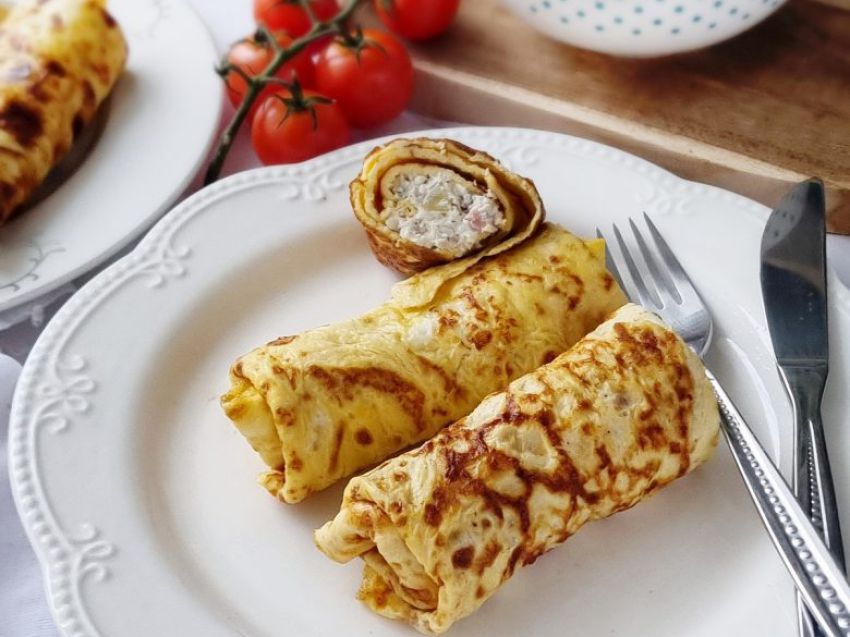 Naleśniki keto z serem białym i boczkiem Naleśniki keto z serem białym i boczkiem