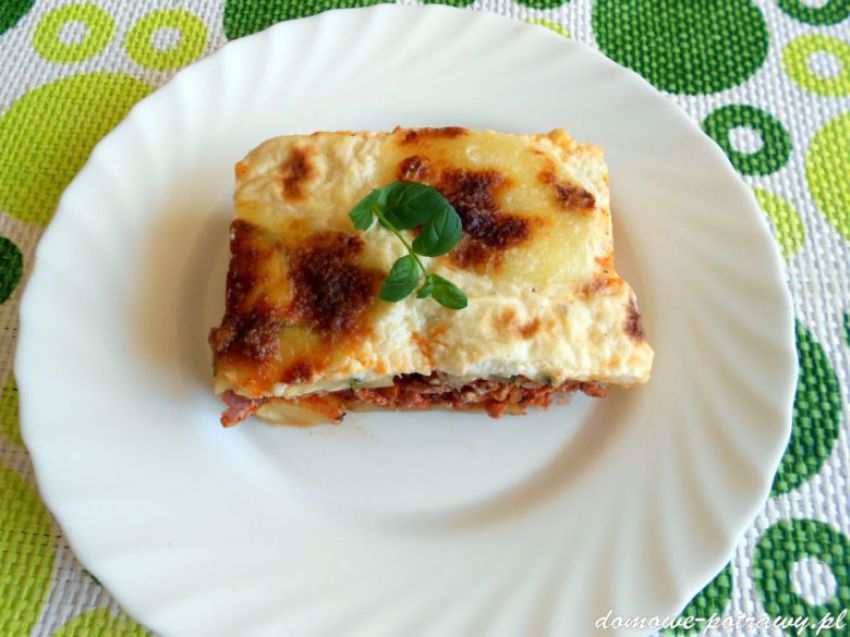 Zapiekanka ziemniaczana z mięsem mielonym i cukinią Zapiekanka ziemniaczana z mięsem mielonym i cukinią