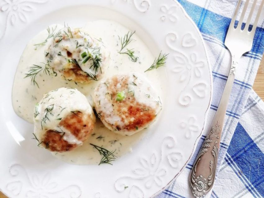 Pulpeciki w sosie śmietanowo-serowym Pulpeciki w sosie śmietanowo-serowym