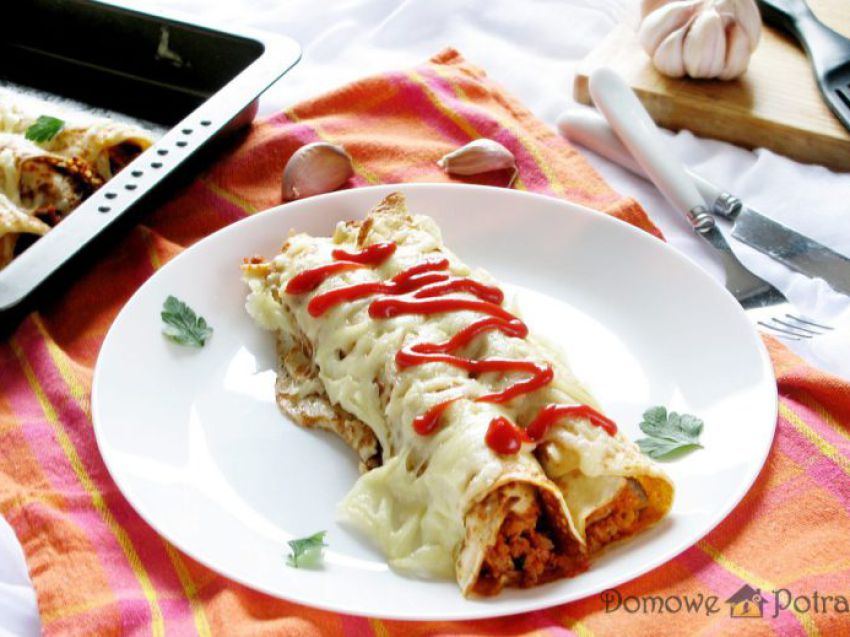 Naleśniki zapiekane z mięsem mielonym i pieczarkami Naleśniki zapiekane z mięsem mielonym i pieczarkami