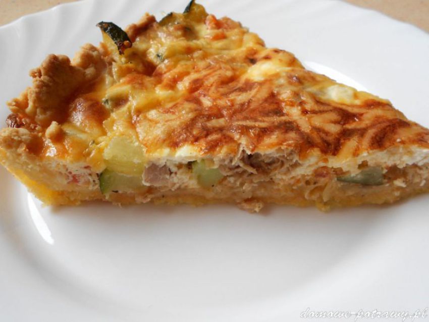 Tarta z tuńczykiem i cukinią Tarta z tuńczykiem i cukinią