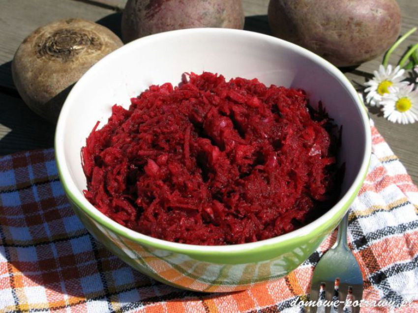 Surówka z surowych buraków i jabłka Surówka z surowych buraków i jabłka
